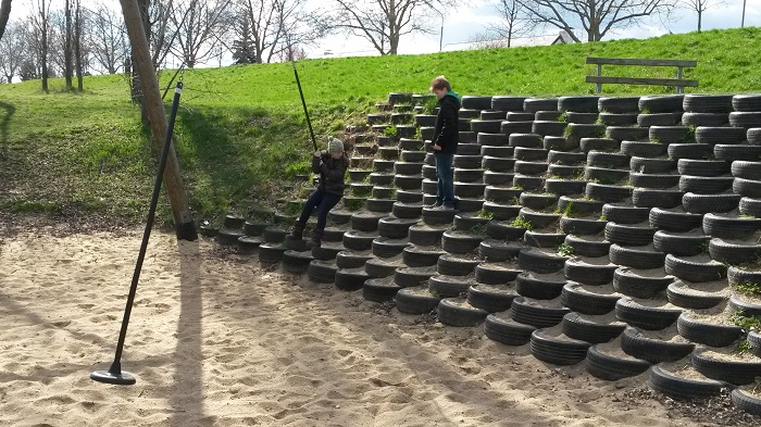 Seilschaukel am Badeteich Hirschstetten